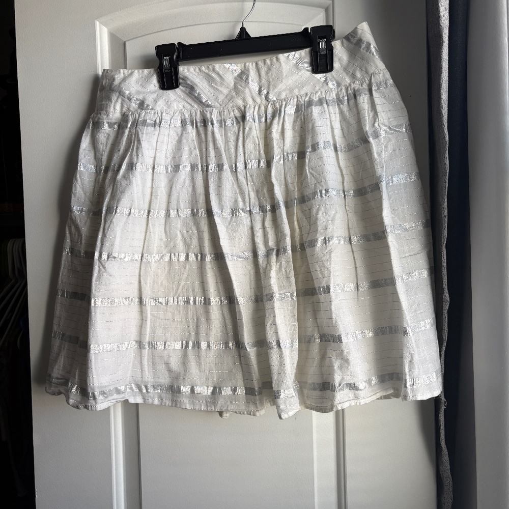 REMOVING if unsold by 5/6: Ann Taylor LOFT | 10P | White w/ Silver Metallic